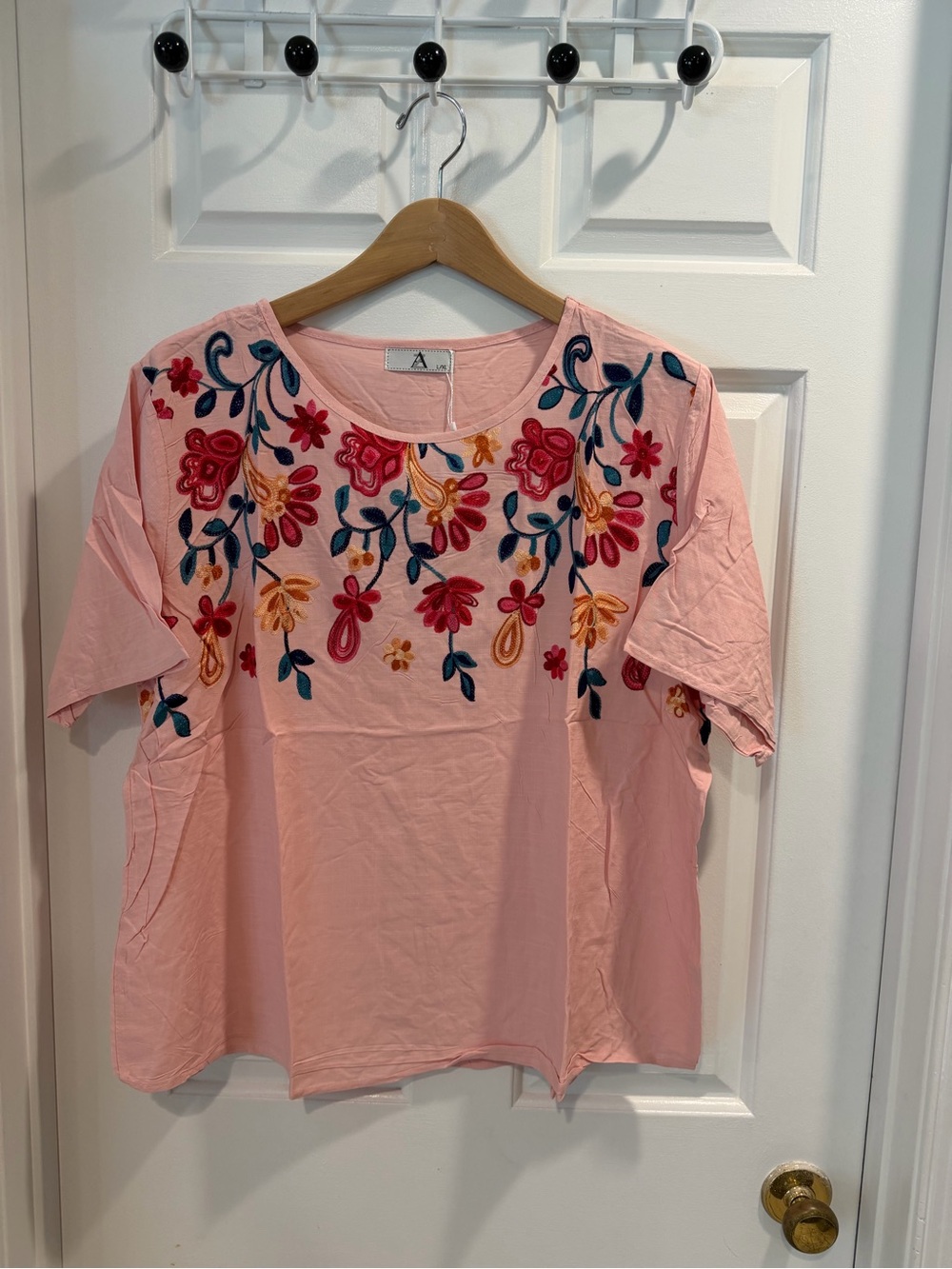 NWT AZ Pink Embroidered Floral Short Sleeve Top Sz L XL 100 Viscose